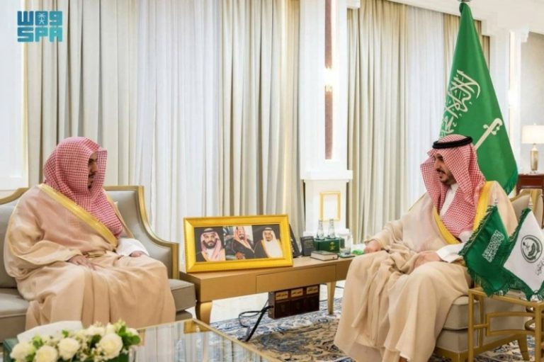 أمير الجوف يستقبل مدير الشؤون الإسلامية بالفرع المحلي