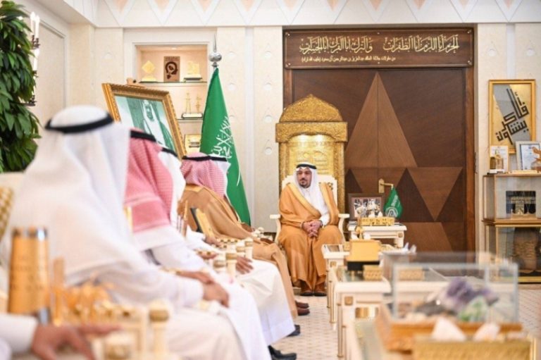 أمير القصيم يستعرض البرامج التعليمية لجمعية سماء الإبداع بالمنطقة