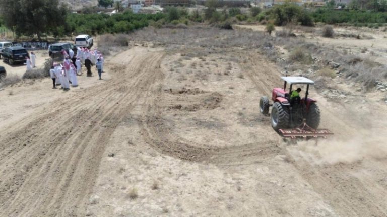 إعادة حرث الأراضي الزراعية في محافظة القرى مبادرة جديدة تهدف للنهوض بالزراعة