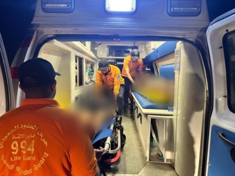 إنقاذ مواطنين من الغرق في جازان بواسطة حرس الحدود
