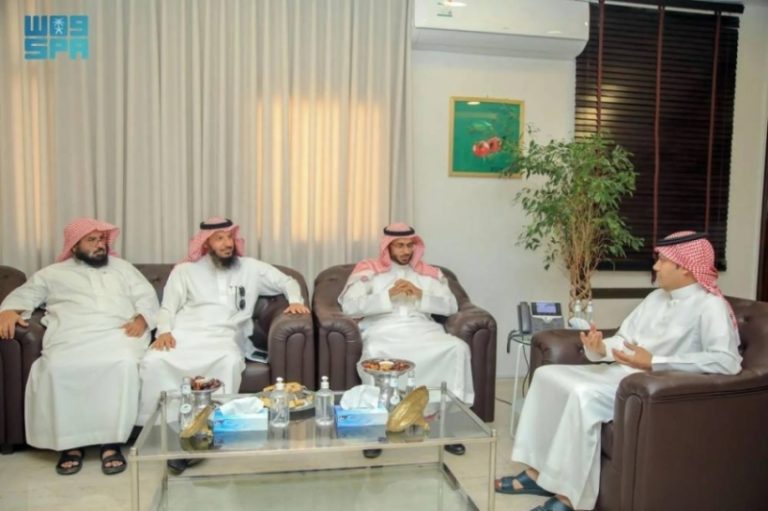 “اجتماع بيئة حائل” يستعرض كيفية الاستفادة من المتبقيات الزراعية
“بيئة حائل” تبحث طرق الاستفادة من المتبقيات الزراعية
“تقديرات بيئة حائل” تناقش فرص الاستفادة من المتبقيات الزراعية
“آليات بيئة حائل” تدرس الاستفادة من المتبقيات الزراعية
“خطط بيئة حائل” تتناول الاستفادة من المتبقيات الزراعية