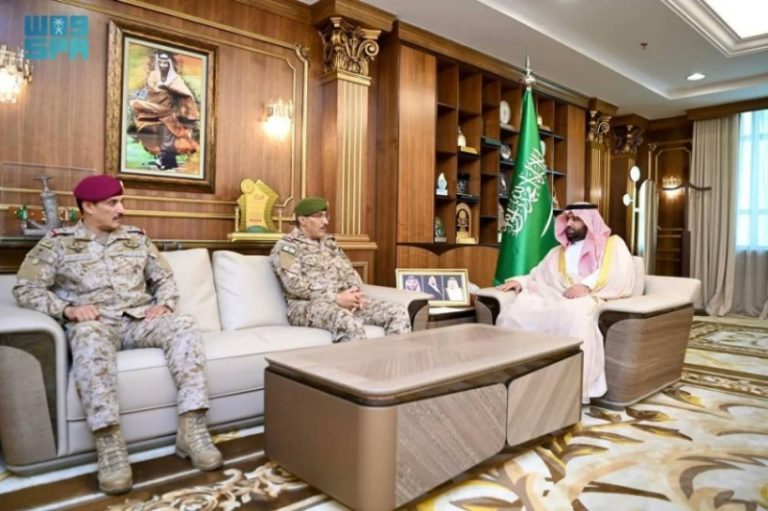 استقبال الأمير محمد بن عبدالعزيز لقائدَي قوة جازان السابق والجديد