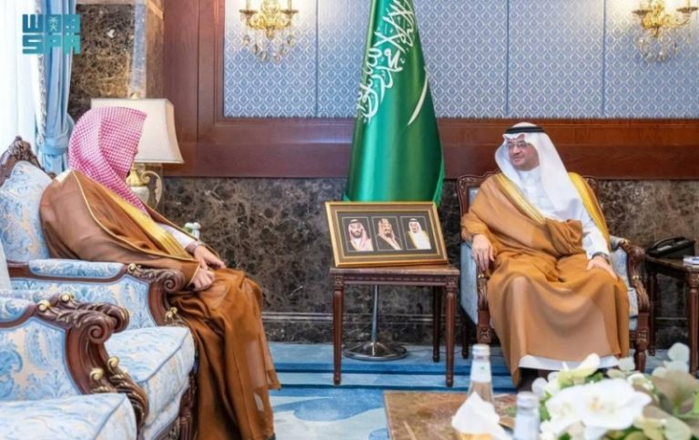 استقبال مُحافظ الأحساء لرئيس المحكمة الإدارية بالمحافظة