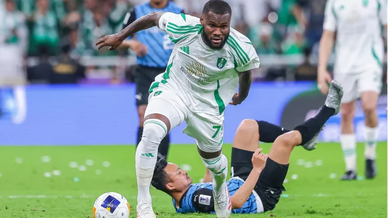 الأهلي يفاجئ كيسيه بقرار مفاجئ يغير مسار مستقبله في النادي