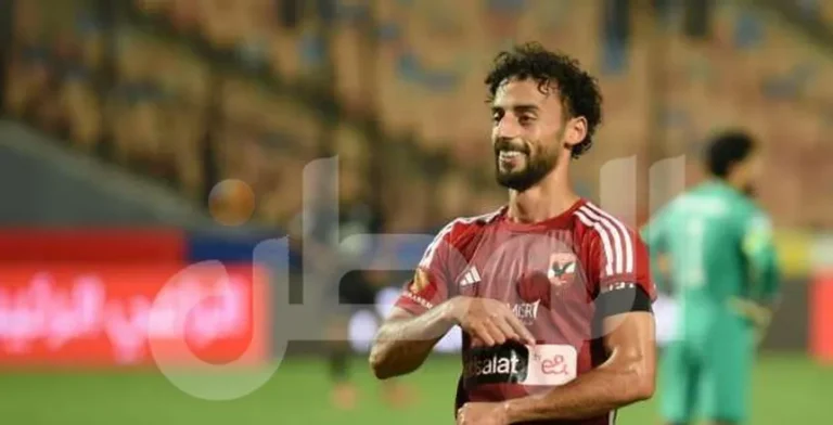الأهلي يوافق على انتقال أحمد عبد القادر إلى الحزم السعودي