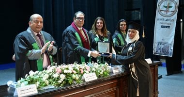 تخريج الدفعة 97 من الطلاب الوافدين في كلية طب الأسنان برئاسة جامعة القاهرة