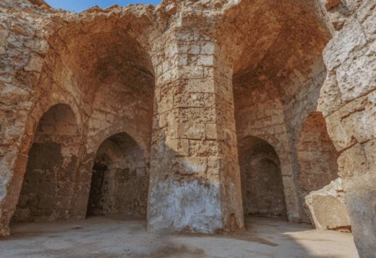 ترميم 76 مبنى تاريخياً بجدة يتحقق
إنجاز ترميم وتأهيل 76 مبنى تاريخياً في جدة
عادة الحياة لمباني جدة التاريخية مع انتهاء الأعمال
نجاح كبير في ترميم 76 مبنى تاريخي بجدّة
جدة تحتفل بإنقاذ 76 مبنى تاريخي بعد الترميم