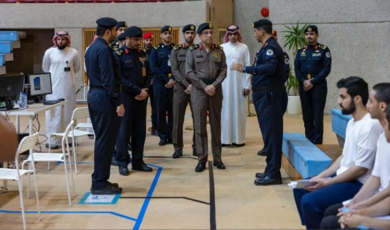 تفقد وكيل الداخلية للشؤون العسكرية لجان المتقدمين لدورة تأهيل الضباط الجامعيين