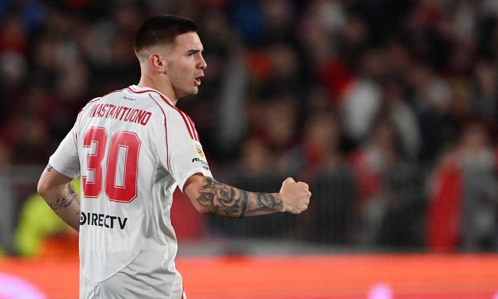 تقرير أرجنتيني يكشف موعد سفر ماستانتونو لـ إسبانيا تمهيدا للانتقال لـ ريال مدريد
يقترب فرانكو ماستانتونو لاعب ريفر بليت الأرجنتيني من الانضمام لصفوف ريال مدريد.
الأربعاء، 30 يوليه 2025 - 17:05