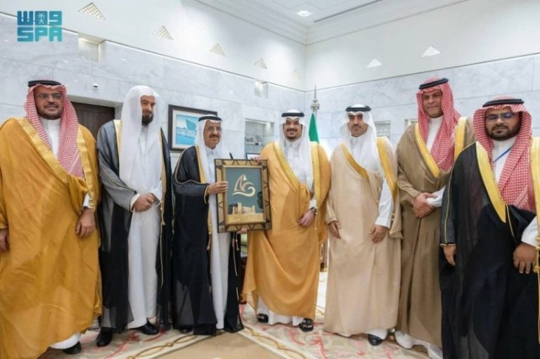 تكريم الفائزين بجائزة حريملاء للتفوق العلمي بحضور نائب أمير الرياض