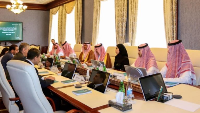 توقيع خطاب ارتباط “العنقري” مع “جولمامادوف” لمهمة مراجعة النظير في أذربيجان