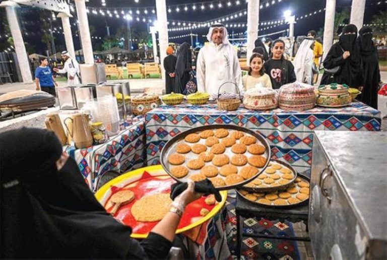 حضور جماهيري لافت في بيت حائل بـ65 ألف زائر