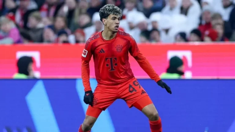ديفيد مويس يعلن رسمياً عن عرض إيفرتون لضم مدافع بايرن ميونيخ
