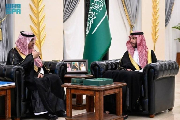سعود بن نهار يستعرض أداء تعليم الطائف في 2025