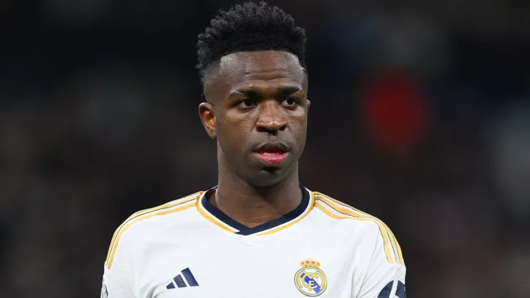 فينيسيوس جونيور يقرر توقيف مفاوضات تجديد عقده مع ريال مدريد بشكل مفاجئ