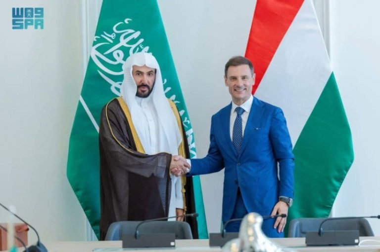لقاء وزير العدل مع نظيره المجري يثير اهتمام المتابعين