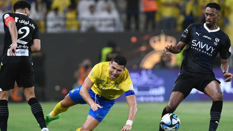 ليفربول يفاجئ النصر ويلقي بظلاله على الهلال في يوم حزين