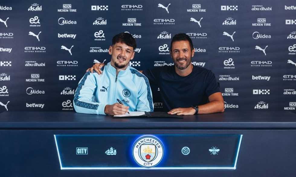 بعد عامين.. عودة ترافورد إلى مانشستر سيتي مجددا
أعلن نادي مانشستر سيتي ضم الحارس الإنجليزي جيمس ترافورد قادما من بيرنلي.
الأربعاء، 30 يوليه 2025 - 10:44