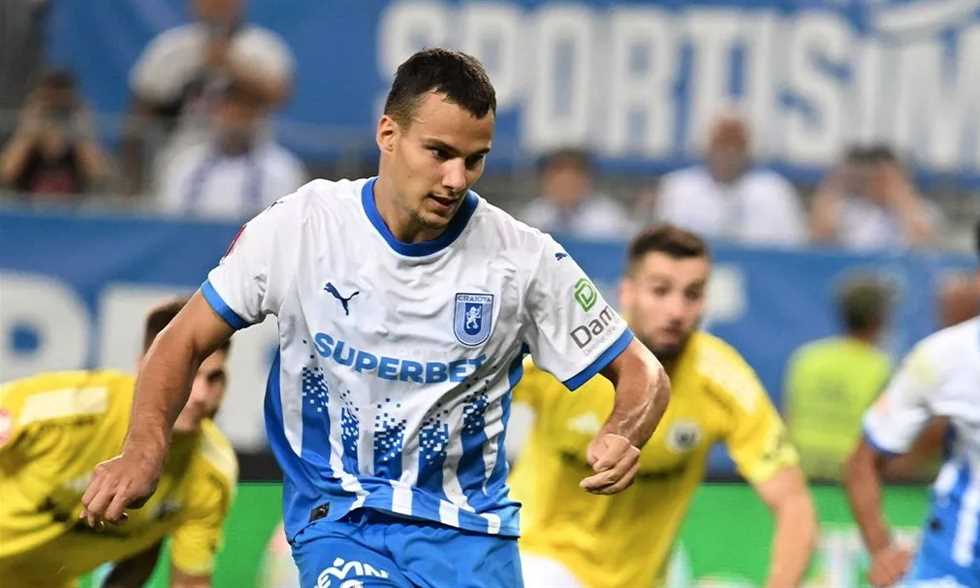 ارتبط اسمه بـ الأهلي.. أسد الحملاوي أول لاعب فلسطيني يسجل هاتريك في بطولة أوروبية
سجل الفلسطيني أسد الحملاوي لاعب فريق يونيفيرسيتاتيا كرايوفا الروماني ثلاثة أهداف "هاتريك" أمام سراييفو البوسني في الدور التمهيدي المؤهل لبطولة دوري المؤتمر الأوروبي.
الجمعة، 01 أغسطس 2025 - 00:44