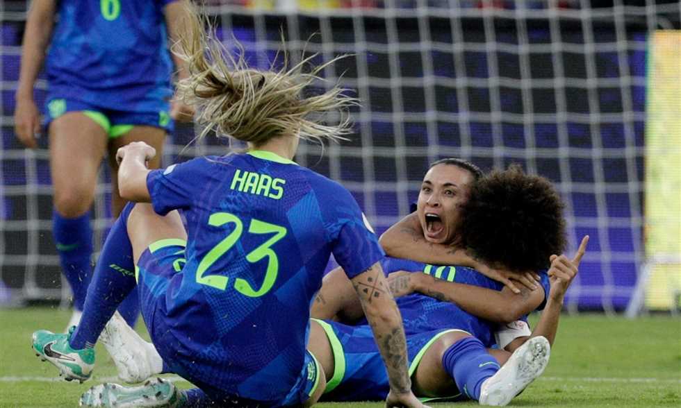 لا جديد.. تتويج سيدات البرازيل بلقب كوبا أمريكا بعد مباراة ماراثونية
توج منتخب البرازيل بلقب كوبا أمريكا للسيدات بعد تغلبه على كولومبيا بركلات الترجيح.
الأحد، 03 أغسطس 2025 - 11:27