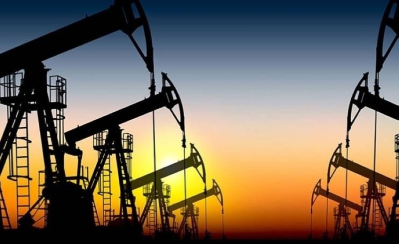 انخفاض أسعار النفط مع تقييم السوق لآفاق الطلب على الطاقة في الولايات المتحدة الأمريكية.