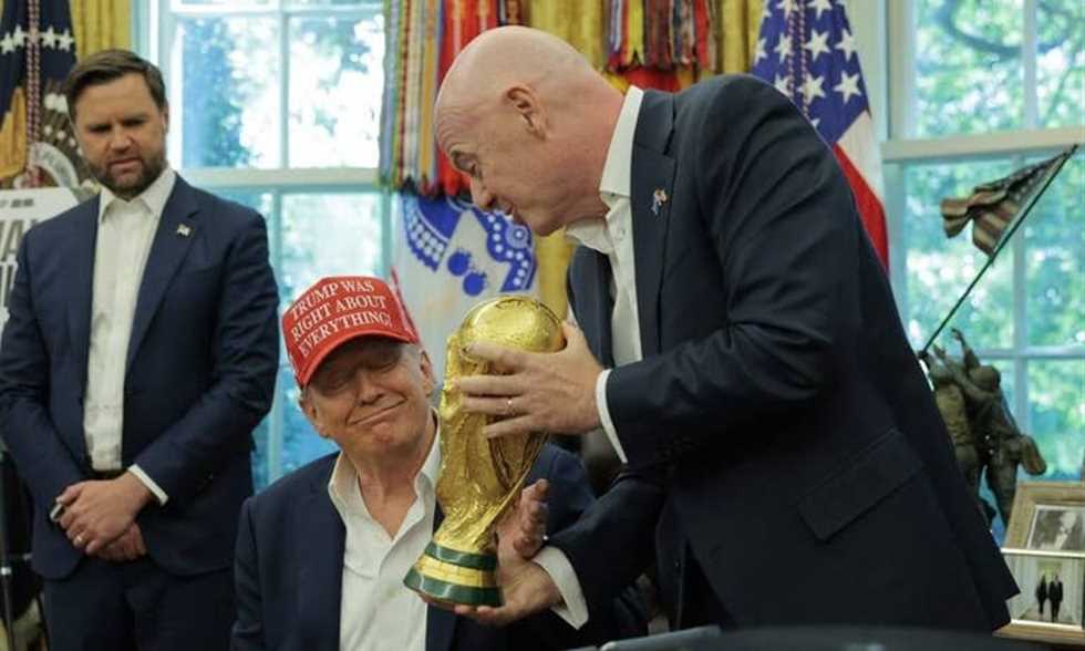 ترامب يعلن موعد قرعة كأس العالم 2026
أعلن دونالد ترامب رئيس الولايات المتحدة الأمريكية موعد قرعة كأس العالم 2026، والتي تستضيفها الولايات المتحدة الأمريكية والمكسيك وكندا.
الجمعة، 22 أغسطس 2025 - 22:45