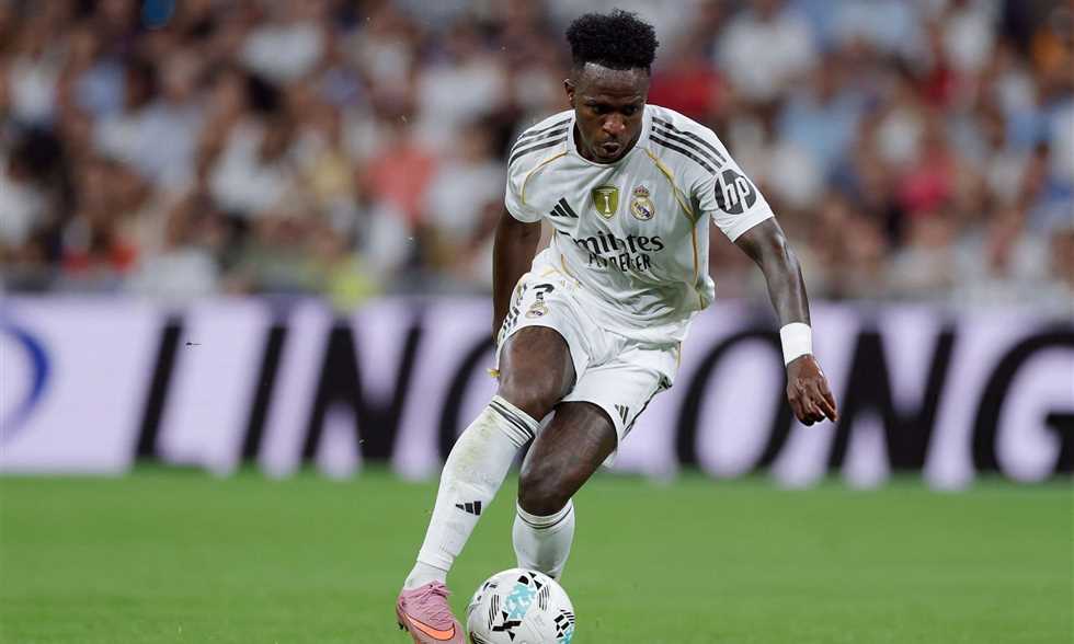 ريال مدريد يفوز على مايوركا وينفرد بالصدارة مؤقتا
حقق ريال مدريد الفوز على ريال مايوركا بهدفين مقابل هدف في مباراة أقيمت على ملعب سانتياجو برنابيو بالجولة الثالثة من الدوري الإسباني.
الأحد، 31 أغسطس 2025 - 00:43