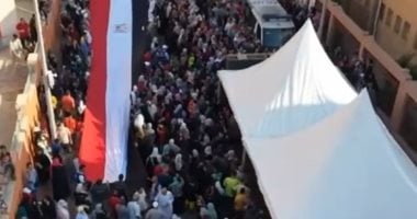تزاحم الناخبين على مدرسة تحيا مصر بالأسمرات بأول أيام انتخابات الشيوخ.. فيديو