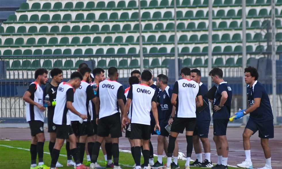 مران الزمالك - محاضرة فيريرا وتدريبات بدنية تحضيرا لـ وادي دجلة
ألقى البلجيكي يانيك فيريرا المدير الفني لفريق الزمالك محاضرة فنية بالفيديو على اللاعبين قبل انطلاق مران اليوم الأربعاء، على ستاد الكلية الحربية، استعدادًا لمباراة وادي دجلة.
الأربعاء، 27 أغسطس 2025 - 19:38