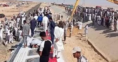 عربات قطار تخرج عن القضبان انقلاب مأساوي للقطار رقم 1935