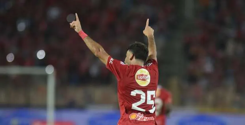 «كان متداري في الزمالك».. لاعب الأهلي السابق يفتح النار على زيزو