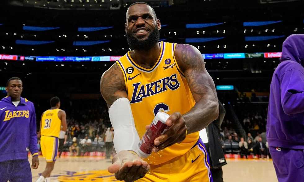 كرة سلة - تقرير: ليبرون جيمس يخطط لإطلاق دوري ينافس NBA
يبحث ليبرون جيمس أسطورة كرة السلة مشروع تأسيس دوري جديد في اللعبة لينافس NBA.
الإثنين، 04 أغسطس 2025 - 12:09