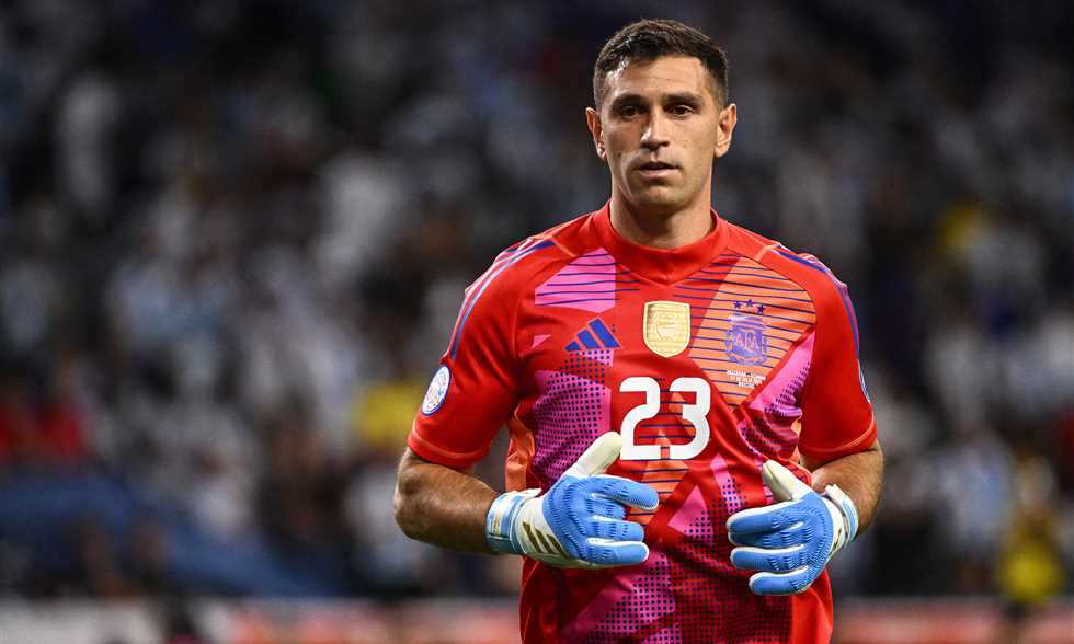 رومانو: مانشستر يونايتد يجدد مفاوضاته لضم إيميليانو مارتينيز
جدد مانشستر يونايتد مفاوضاته مع نادي أستون فيلا لضم إيميليانو مارتينيز حارس مرمى الفريق.
الأحد، 31 أغسطس 2025 - 11:17