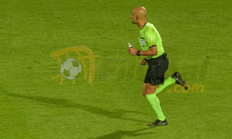 محمد عادل: لم أندم على تصريح الاحتواء في مباراة الأهلي والزمالك
أوضح محمد عادل الحكم المصري ما كان يقصده باحتواء لاعبي الزمالك خلال مباراة القمة ضد الأهلي قبل عدة سنوات في الدوري المصري.
الأربعاء، 06 أغسطس 2025 - 13:25