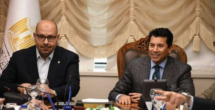 وزير الشباب والرياضة يرد على إمكانية رحيله بعد الضغوط الأخيرة