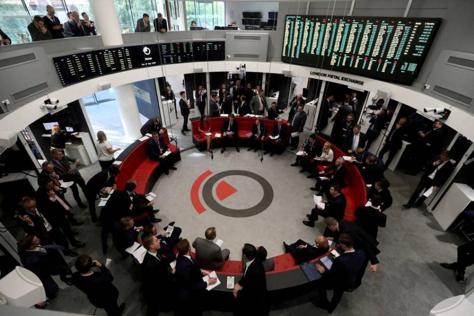 بورصة لندن للمعادن تؤخر بدء التداول 90 دقيقة في آسيا