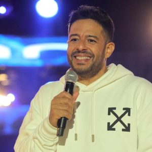 محمد حماقي يتألق في حفل غنائي بالرياض بعد نجاح عالمي