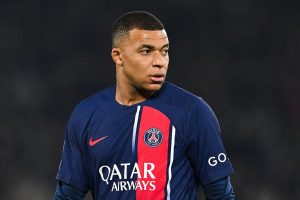مبابي يتلقى بطاقة حمراء في مباراة ريال مدريد وألافيس