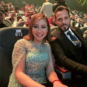 منة شلبي تتألق في حفل “القلم الذهبي” بالرياض وتكشف عن مشاريعها السينمائية الجديدة