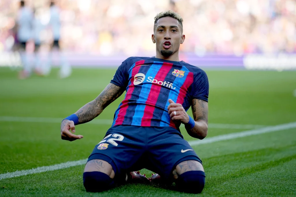 برشلونة يتحرك لتجديد عقد رافينيا بعد تألقه اللافت