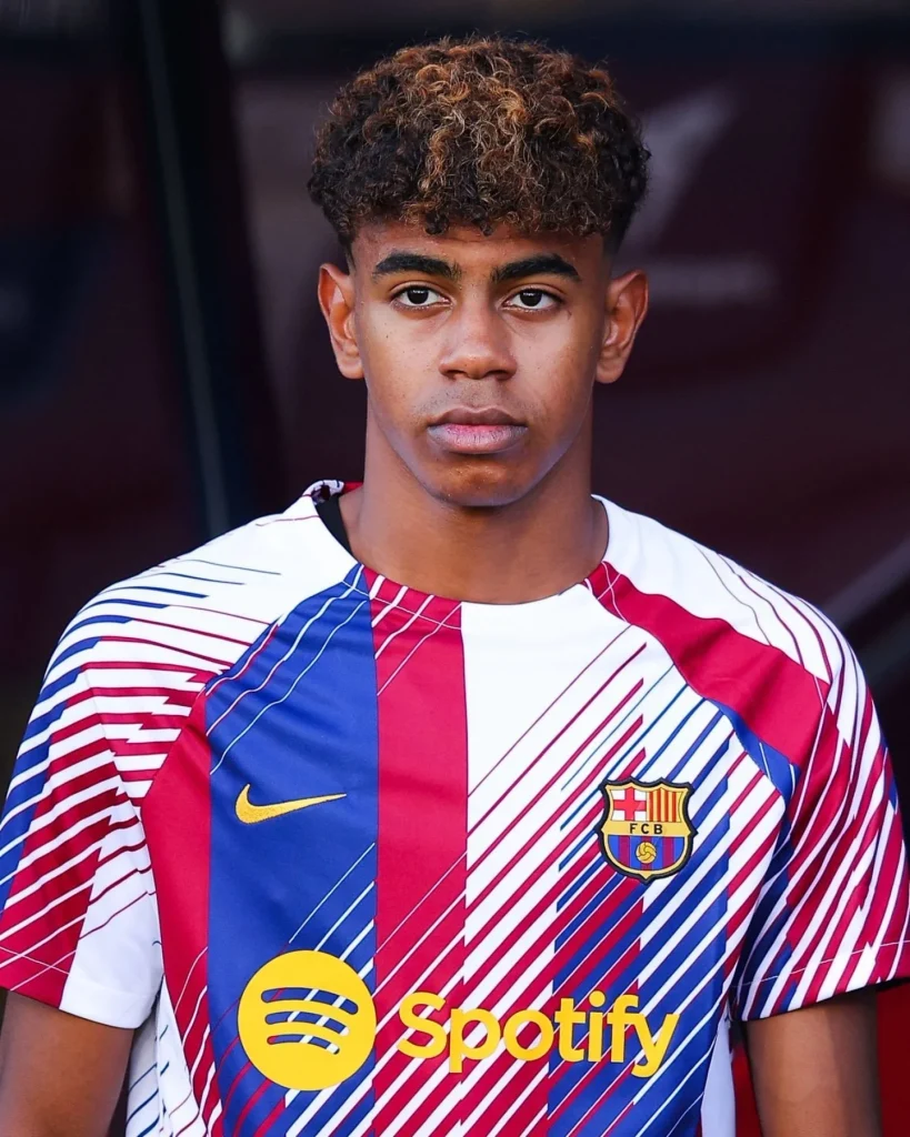 لامين يامال يطلب من برشلونة التعاقد مع نيكو ويليامز