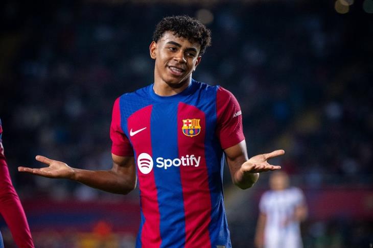 ديكو: لامين يامال مستمر مع برشلونة وليفاندوفسكي قد يرحل بعرض “مجنون”