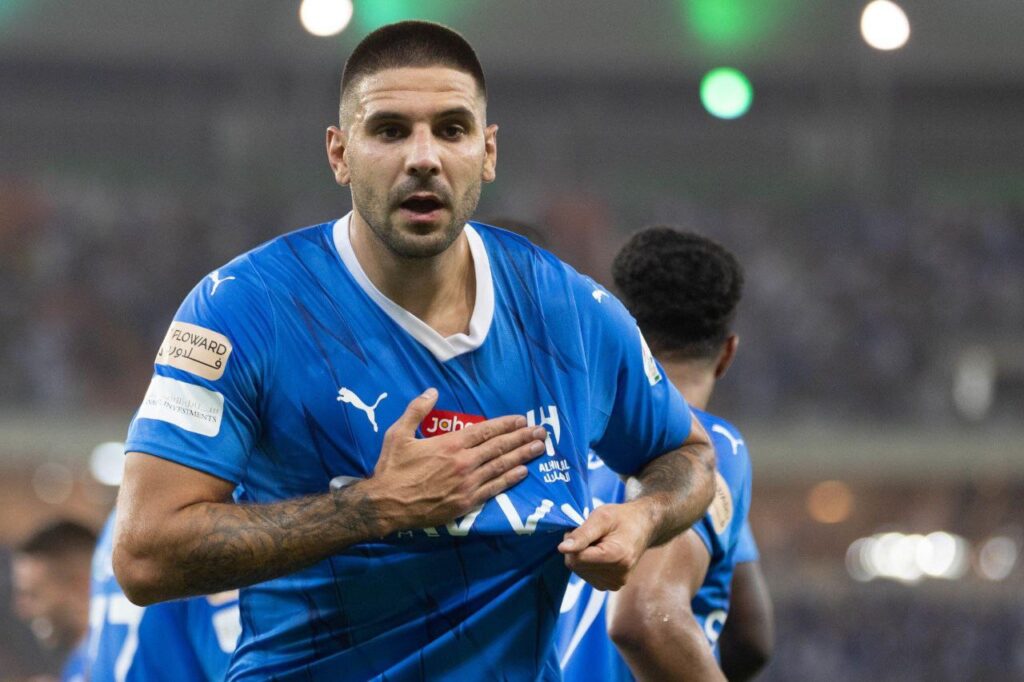 مفاجأة قبل الكلاسيكو ميتروفيتش يرافق بعثة الهلال إلى جدة