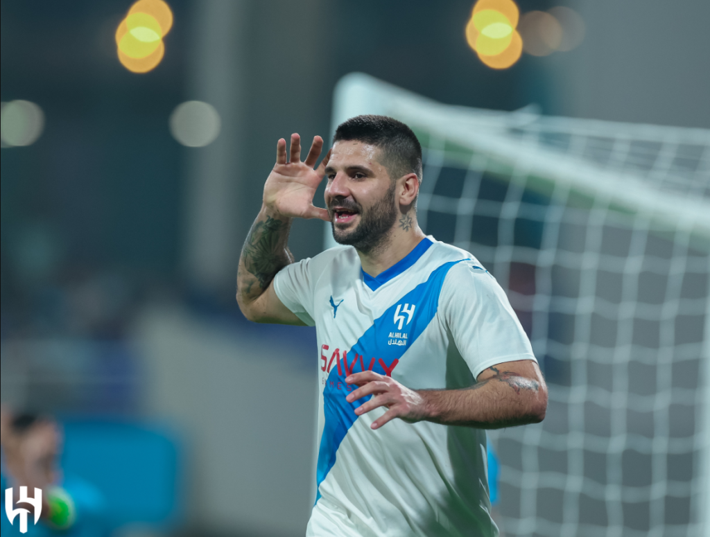 الهلال يواصل الضغط على الاتحاد وميتروفيتش يعود بقوة