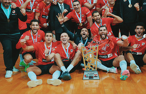 الأهلي يتوج بكأس السوبر المصري لكرة اليد بعد فوز مثير على سبورتنج