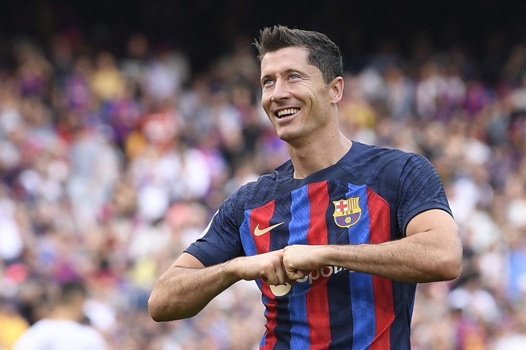 برشلونة يحدد هدفه في الهجوم هل يكون إيزاك خليفة ليفاندوفسكي؟
