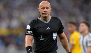 اليويفا يقرر فصل الثنائي التحكيمي مارتشينياك وكوياتكوفسكي بعد الجدل في دوري الأبطال