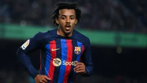 أرسنال ينافس تشيلسي على ضم جول كوندي من برشلونة