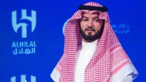بن مساعد يدافع عن فهد بن نافل بعد موسم الهلال الصعب والمتعثر