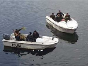 تدخل قوات الإنقاذ النهري الفوري بعد حادث سيارة ملاكي في نهر النيل بمصر